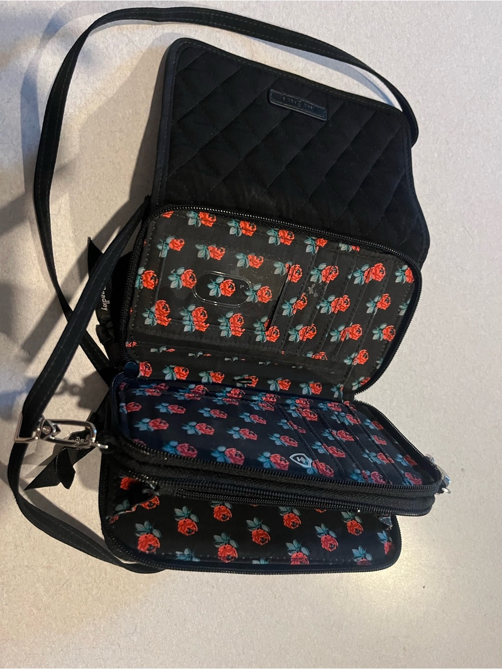 Vera Bradley Floral Wallet/Clutch Crossbody Rose 🌹 interior and snaps - Picture 8 of 10